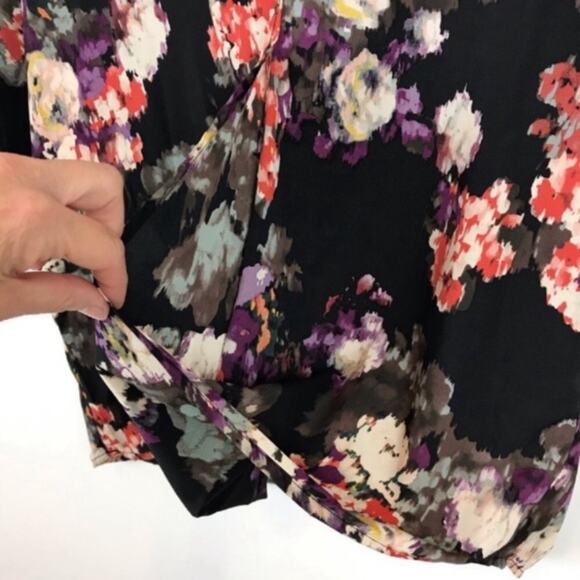 Bobeau Womens Medium Blouse V-Neck Wrap Black Floral Print Top Boho Watercolor - Picture 6 of 8